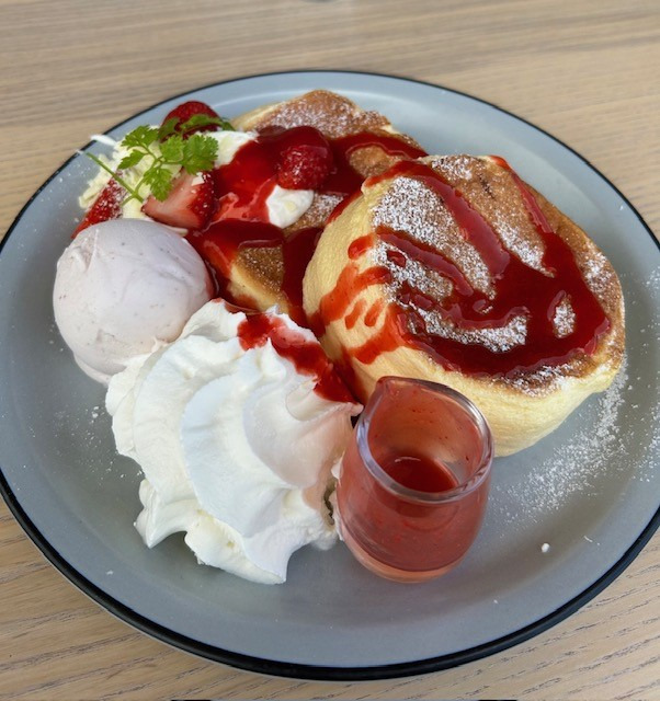 ストロベリーレアチーズパンケーキ