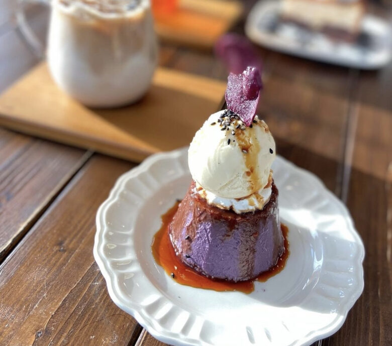 濃厚紫芋のプリンケーキ アイスのせ