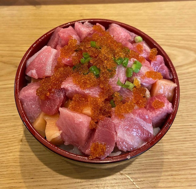 大トロとびっこかけ彩ころ丼