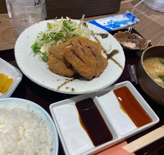 サーロイン牛かつ定食